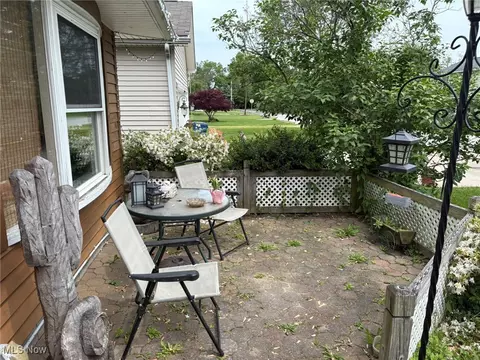 Exterior - 596 Tioga Trl, Willoughby, OH 44094 photo 2 of 4