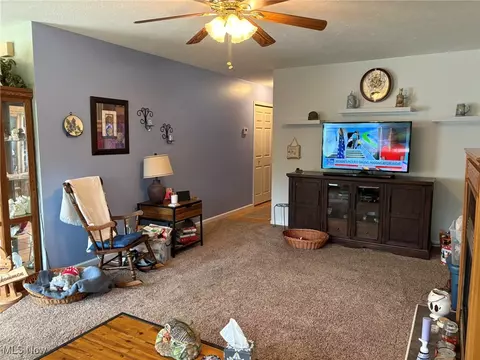Living - 596 Tioga Trl, Willoughby, OH 44094 photo 3 of 3