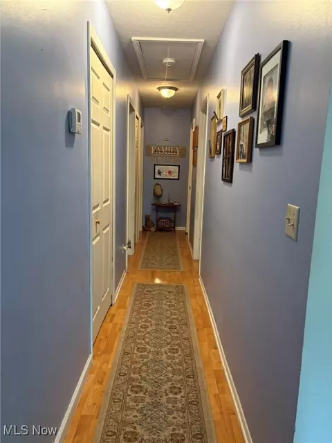 Entry Way - 596 Tioga Trl, Willoughby, OH 44094 photo 2 of 2
