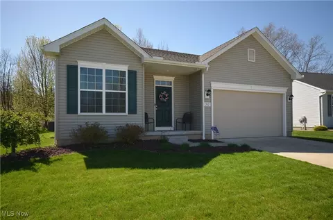 242 Oakview Cir, Tallmadge, OH 44278