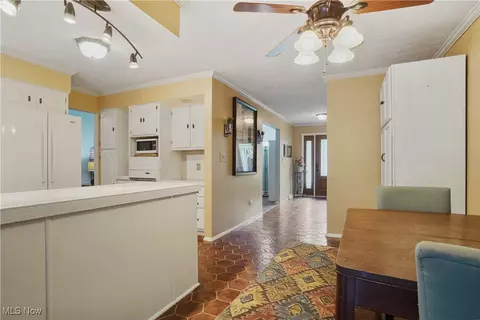 Entry Way - 4579 Commodore Dr, Stow, OH 44224 photo 4 of 5