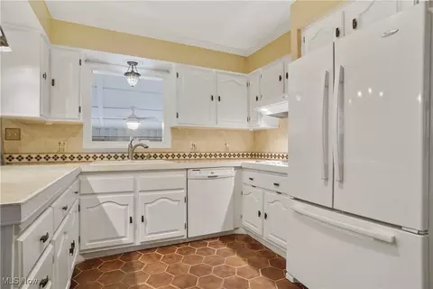 Kitchen - 4579 Commodore Dr, Stow, OH 44224 photo 1 of 4
