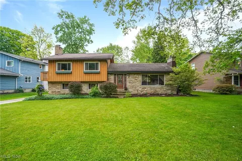 4579 Commodore Dr, Stow, OH 44224