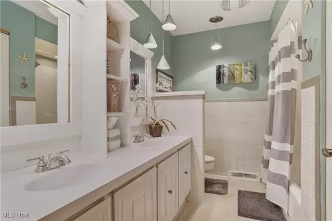 Bath - 4579 Commodore Dr, Stow, OH 44224 photo 1 of 3