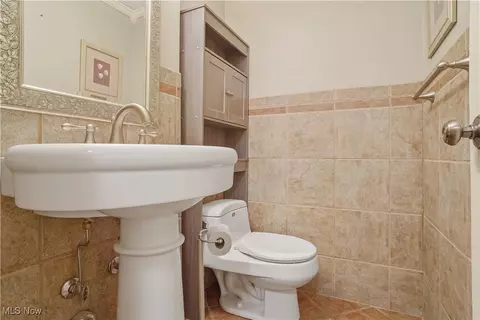 Bath - 4579 Commodore Dr, Stow, OH 44224 photo 3 of 3