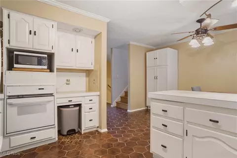 Kitchen - 4579 Commodore Dr, Stow, OH 44224 photo 4 of 4