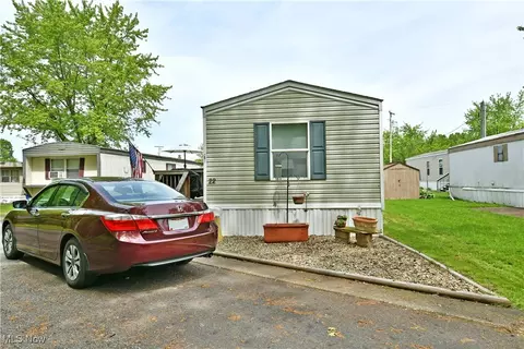22 Marla Ln, Girard, OH 44420