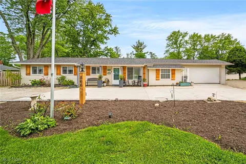 566 Sherwood Dr, Aurora, OH 44202