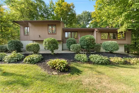 706 Circlewood Dr, Aurora, OH 44202