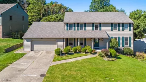1302 Greenmont Hills Dr, Vienna, WV 26105