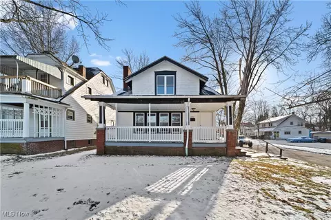 12602 Thornhurst Ave, Garfield Heights, OH 44105