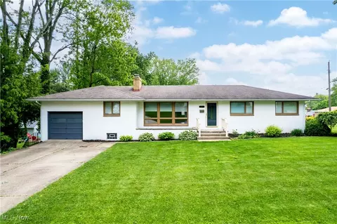 2317 Robinhood Dr, Wooster, OH 44691
