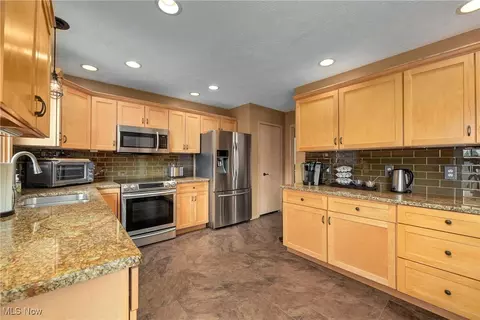 342 Pemberton Dr, Elyria, OH 44035 photo 19