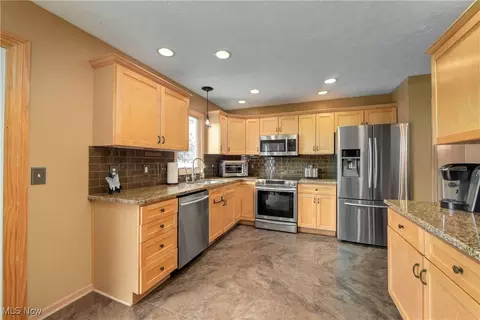 342 Pemberton Dr, Elyria, OH 44035 photo 20