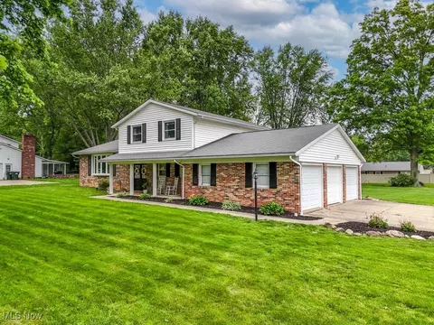 5571 Comanche St NW, North Canton, OH 44720