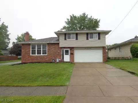 2841 Bowmen Ln, Parma, OH 44134