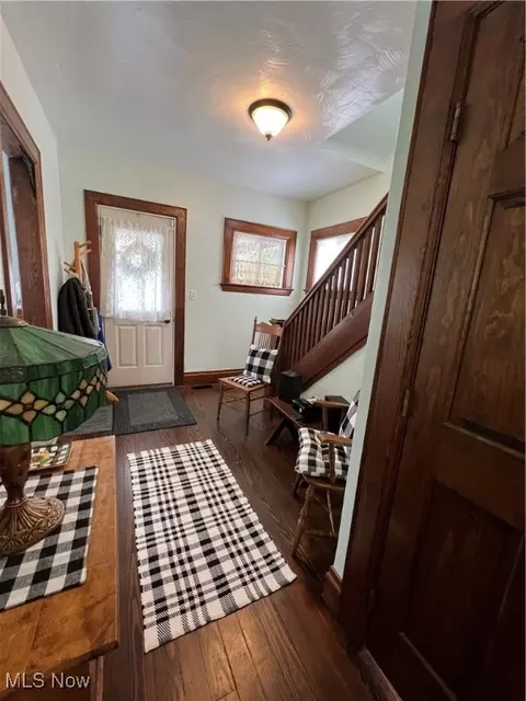 Entry Way - 2024 W 10th St, Ashtabula, OH 44004 photo 1 of 3