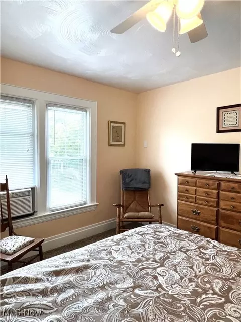 Bedroom - 2024 W 10th St, Ashtabula, OH 44004 photo 6 of 8