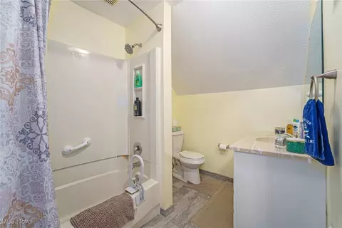 Bath - 2024 W 10th St, Ashtabula, OH 44004 photo 1 of 1