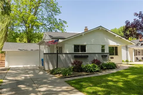 24036 Vincent Dr, North Olmsted, OH 44070