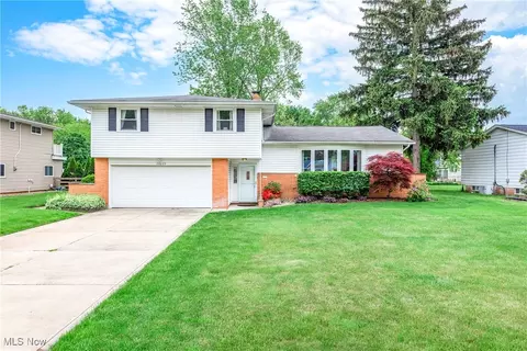 28023 Terrace Dr, North Olmsted, OH 44070