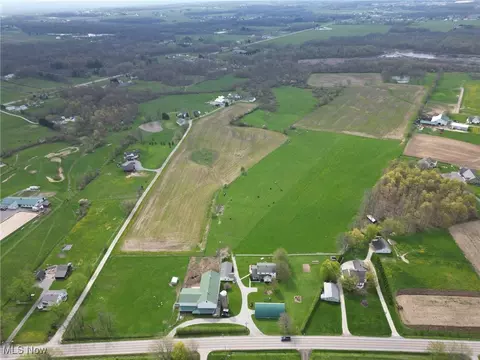 16231 Burton Windsor Rd, Middlefield, OH 44062