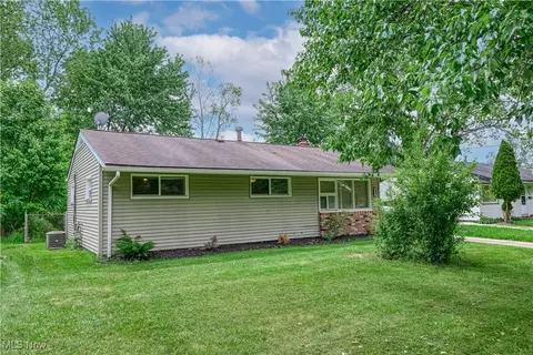 1848 Sheffield Dr, Akron, OH 44320