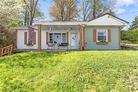 2400 Lakeside Dr, Lakemore, OH 44250