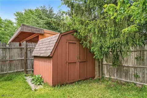 Exterior - 688 Cook Ave, Boardman, OH 44512 photo 7 of 8