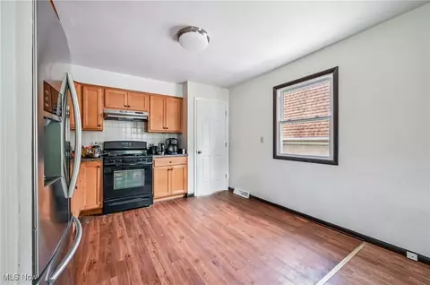 Entry Way - 688 Cook Ave, Boardman, OH 44512 photo 2 of 2