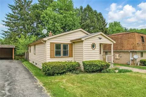 Exterior - 688 Cook Ave, Boardman, OH 44512 photo 2 of 8