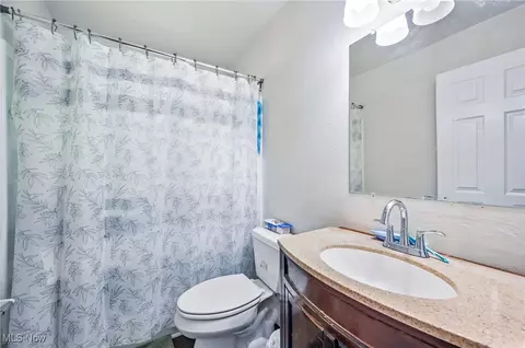 Bath - 688 Cook Ave, Boardman, OH 44512 photo 1 of 1