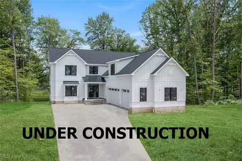 810 Club Dr W, Aurora, OH 44202
