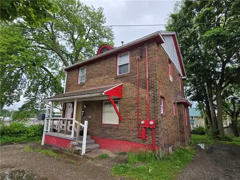 958 E Wilbeth Rd, Akron, OH 44306 photo 2