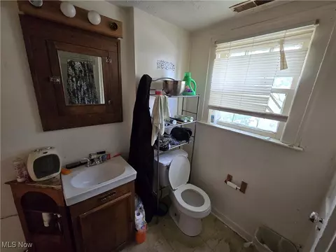 958 E Wilbeth Rd, Akron, OH 44306 photo 11