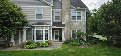 522 Robinwood Ln #H, Copley, OH 44321