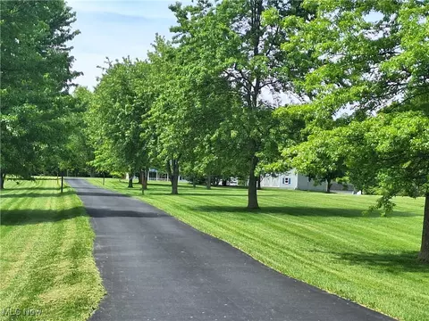16604 Old State Rd, Middlefield, OH 44062 photo 3