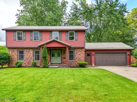360 Forest Meadows Dr, Medina, OH 44256