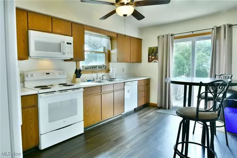 Kitchen - 90 Harvey St, Struthers, OH 44471 photo 1 of 5