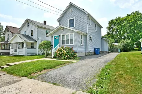 90 Harvey St, Struthers, OH 44471