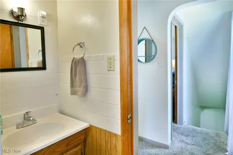 Bath - 90 Harvey St, Struthers, OH 44471 photo 8 of 8