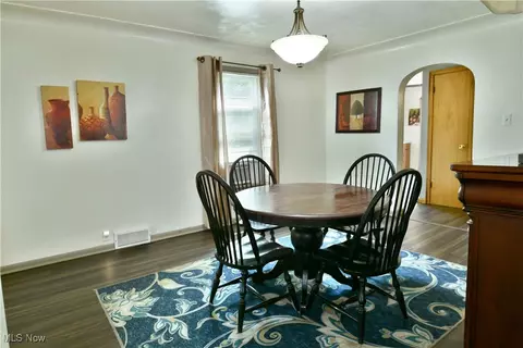 Dining - 90 Harvey St, Struthers, OH 44471 photo 3 of 4