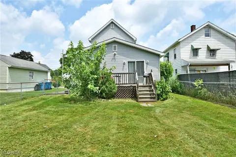 Exterior - 90 Harvey St, Struthers, OH 44471 photo 6 of 8