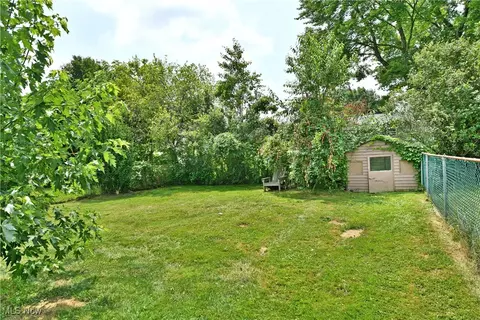 Exterior - 90 Harvey St, Struthers, OH 44471 photo 4 of 8
