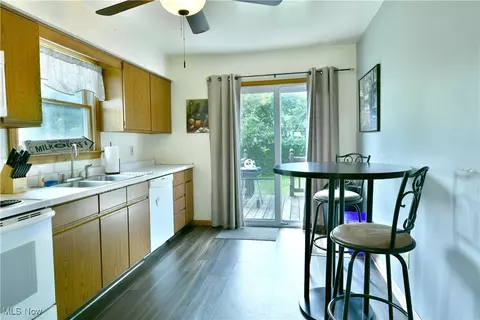 Kitchen - 90 Harvey St, Struthers, OH 44471 photo 2 of 5