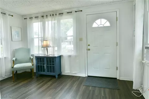 Entry Way - 90 Harvey St, Struthers, OH 44471 photo 3 of 3