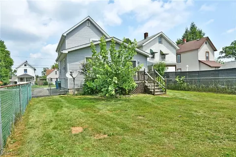 Exterior - 90 Harvey St, Struthers, OH 44471 photo 5 of 8
