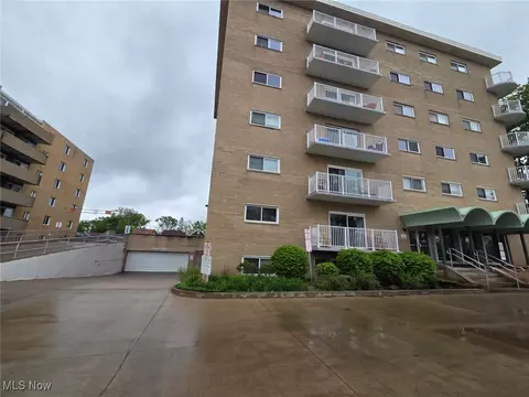 14567 Madison Ave #414, Lakewood, OH 44107