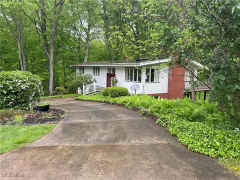 1048 Park Cir, Liberty, OH 44420