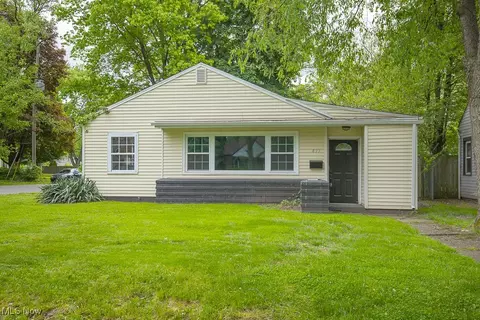 897 Hayden Ave, Akron, OH 44320